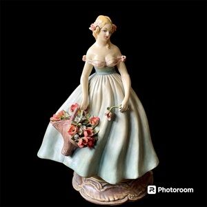 Vintage Guido Cacciapuoti Italy Ceramic Hand Painted Sculpture Woman w/ Flowers